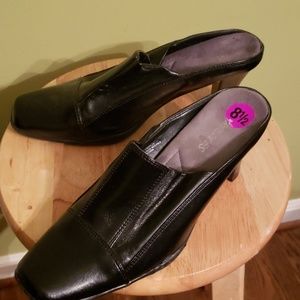 Black Faux-leather Mules Heels